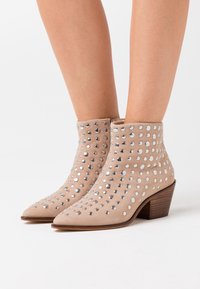 Copenhagen Shoes Botines bajos - nude