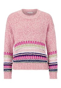 Rosa gestrickter Pullover mit strukturiertem Finish, der ein gestreiftes Muster in Marineblau, Grün und Rosa über den Mittelteil und die Ärmel aufweist.