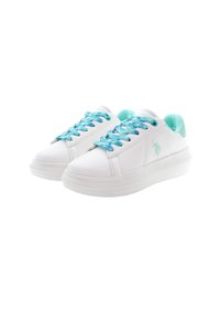 Vita sneakers med aqua blå snören och accenter. Har en slät syntetisk material, rund tå och en tjock vit sula. Logotyp på sidan.