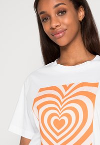 Monki T-shirt estampada - psycadelic