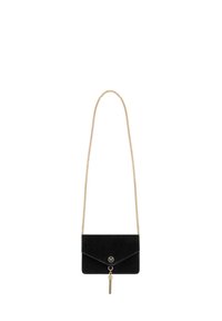 Borsa a tracolla in suede nero con catena dorata, dotata di chiusura a pattina, dettaglio con frange e logo sul frontale.