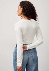 Ellos Collection MIT V-AUSSCHNITT - Langærmet T-shirt - weiß