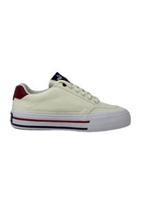 Sneakers in tela crema con tacco in marmo bordeaux, linguetta blu navy e suola a righe rosse e blu. Presentano lacci bianchi e un semplice design laterale.
