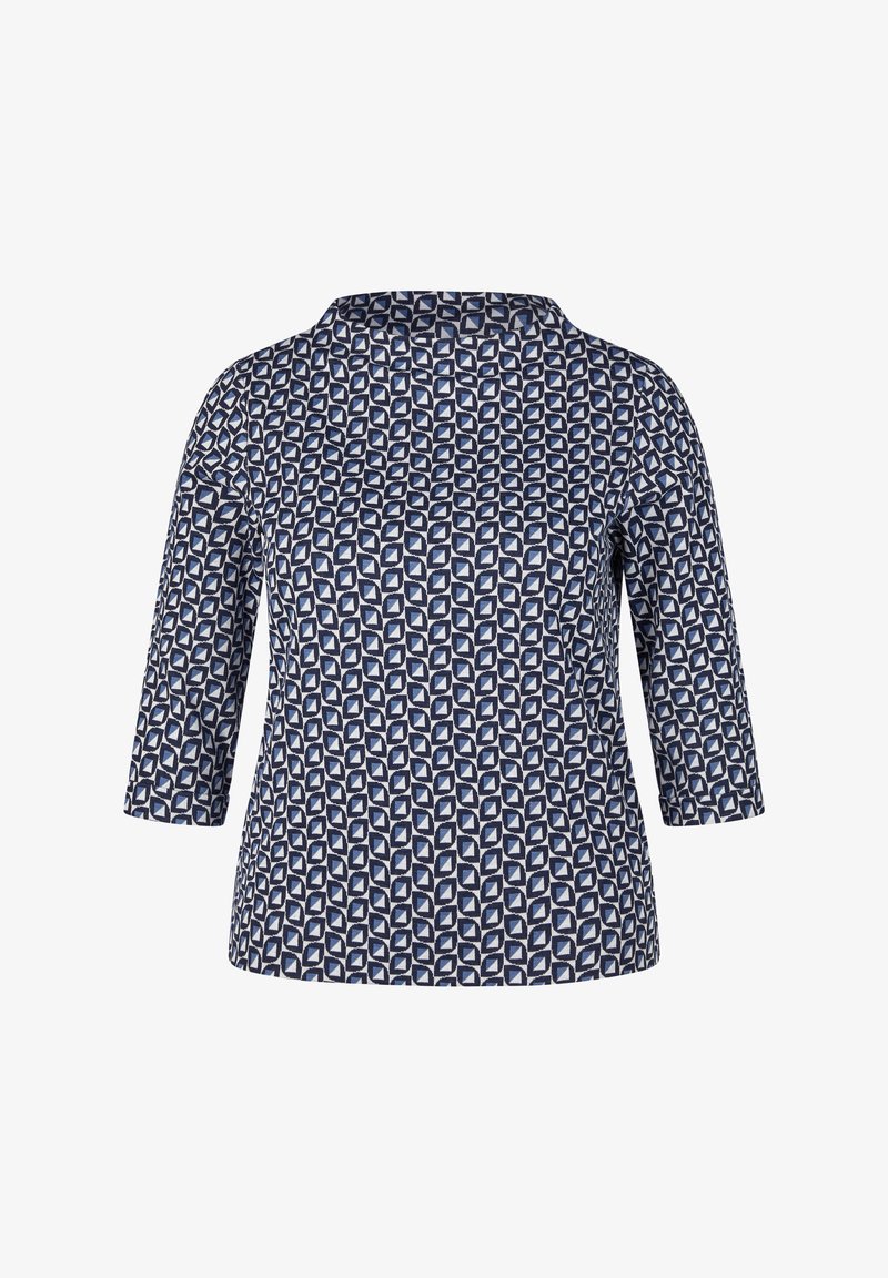 Himmelblaues Oberteil mit geometrischem Muster in Hellblau und Weiß, mit Dreiviertelärmeln und rundem Ausschnitt.