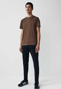 Next REGULAR - Basic póló - chocolate mid brown