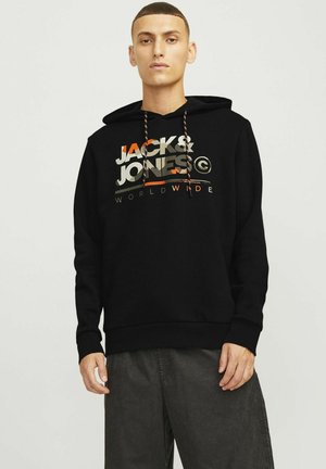 Haut à capuche noir en coton avec une poche kangourou. Présente un logo graphique coloré sur la poitrine et des cordons de serrage réglables pour la capuche.