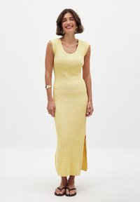 NA-KD CAP SLEEVE - Stickad klänning - yellow