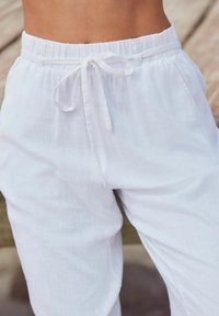 Next WIDE  - Auduma bikses - white