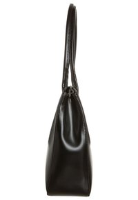 Zwarte leren handtas met een gestructureerde, driehoekige vorm. Voorzien van een enkele schouderriem en een bovenste ritssluiting met een decoratieve D-accent.