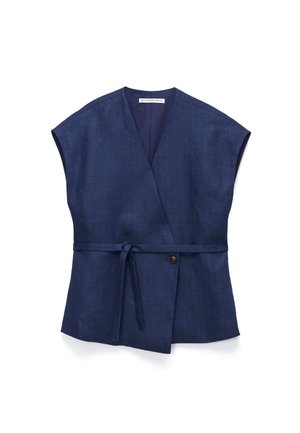 Gilet senza maniche blu navy con scollo a V, cintura in vita e chiusura con un solo bottone, realizzato in tessuto strutturato.