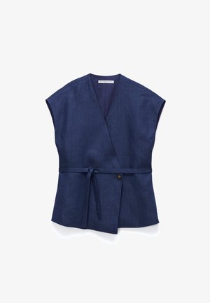 Gilet senza maniche blu navy con scollo a V, cintura in vita e chiusura con un solo bottone, realizzato in tessuto strutturato.