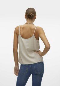 Vero Moda VMMYMILO - Top - silver lining