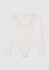 Body bianco a maniche lunghe con scollo quadrato, realizzato in materiale liscio e leggero; presenta una chiusura a scatto nella parte inferiore.