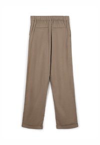 Pantaloni beige a gamba larga realizzati in tessuto morbido con vita elastica, dotati di due tasche posteriori e orli a risvolto.