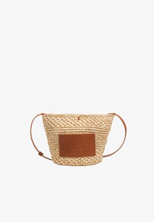 Audinė pintinė iš šiaudų su šviesiai rudos odos stačiakampiu ženkleliu, ant kurio iškilmingas tekstas. Nuimamas odinis diržas, kūgio formos su atkatu viršuje.