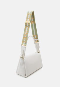 Coccinelle COCCINELLEECLYPS - Borsa a mano - brillant white