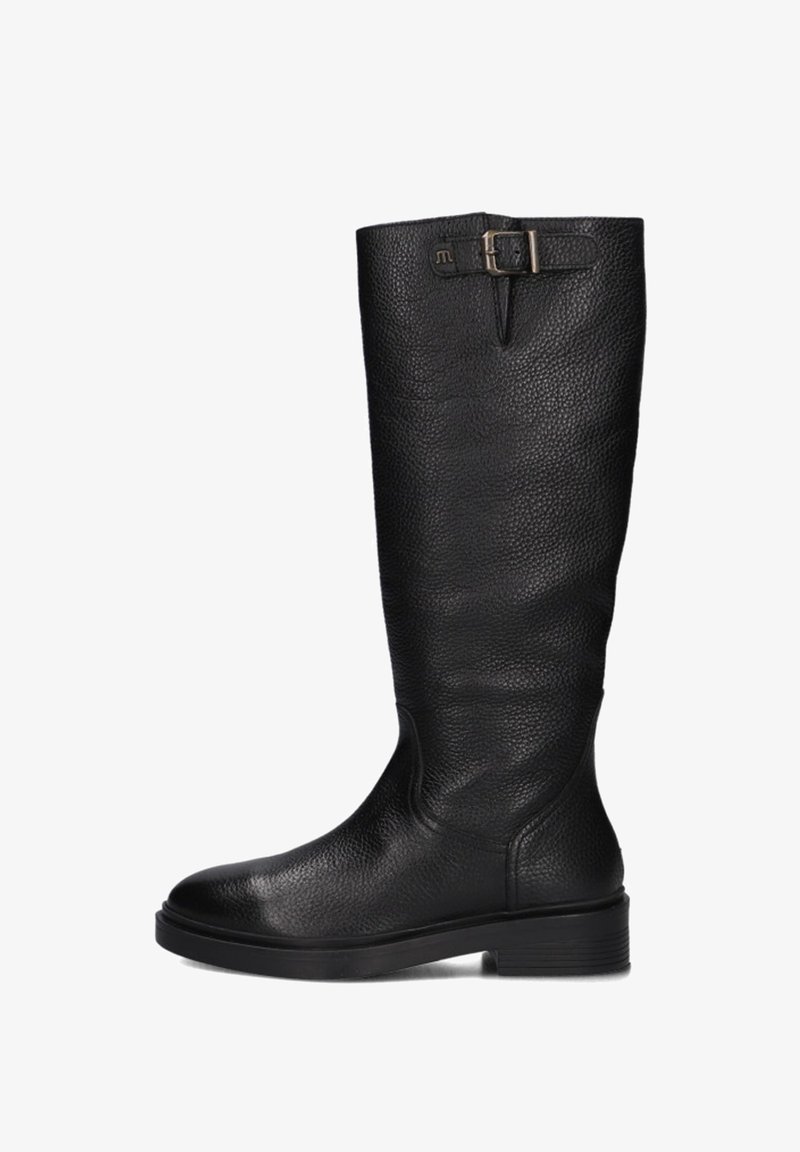 Zwarte leren knie-high laars met lage hak en verstelbare riem met gesp aan de bovenkant, met een gestructureerde nerfafwerking en een ronde neus.