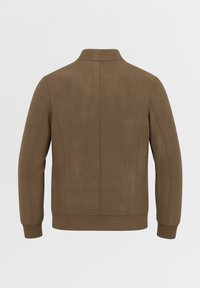 Giacca marrone con colletto alla coreana, maniche lunghe e polsini a coste. Presenta una texture liscia e cuciture dettagliate lungo le cuciture.