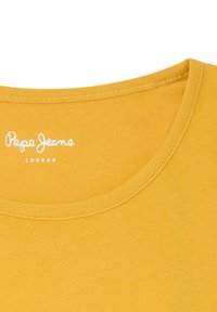 Pepe Jeans HANA GLITTER - Marškinėliai su spaudiniu - honey yellow