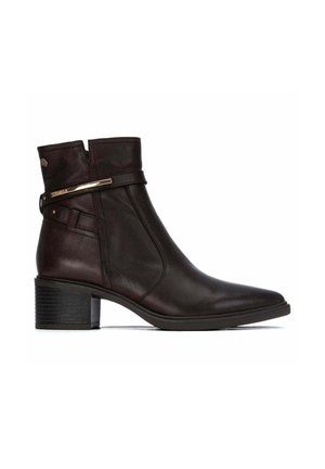 Stivaletto alla caviglia in pelle nera con tacco basso a blocco e dettaglio decorativo con fascia metallica color oro sul lato.