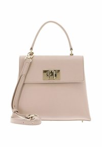 Borsa a mano in pelle rosa chiaro con un design strutturato, hardware in oro con lucchetto e tracolla removibile. Presenta un manico superiore e una texture delicata.