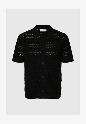 Camicetta nera a maniche corte in maglia con bottoni, caratterizzata da un motivo testurizzato con righe a giorno e colletto classico.