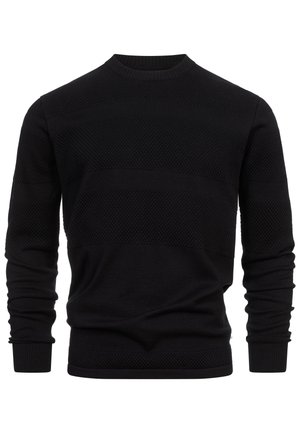 Maglione nero lavorato a maglia con un design testurizzato caratterizzato da pattern a coste orizzontali e intrecciati, scollo rotondo e maniche lunghe.