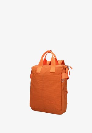Zaino rettangolare di colore arancione brillante con doppio manico superiore, tasca frontale e comparto principale con zip su sfondo bianco.