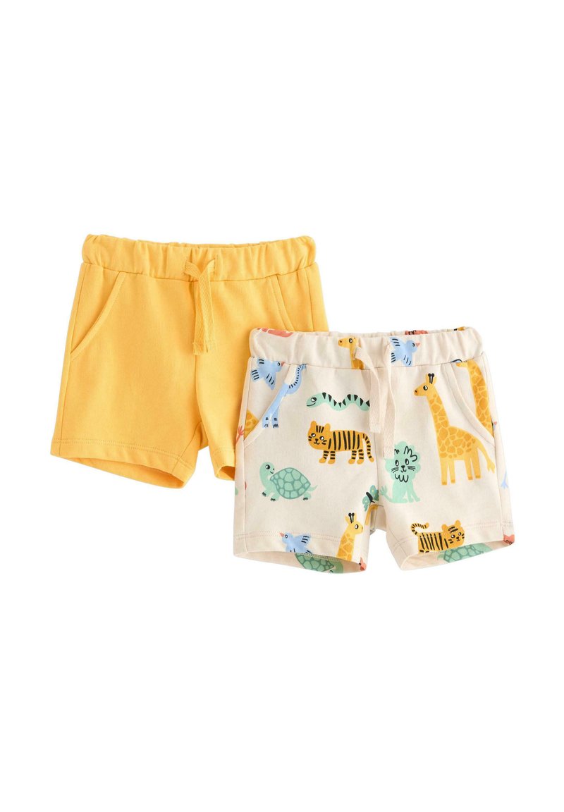 To sæt børneshorts: et par i ensfarvet gul med elastisk linning og et par i cremefarvet med farverige dyretryk, også med elastisk linning.
