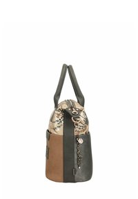 Bolso de mano con tela estampada beige, paneles de cuero marrón y gris oscuro, dos asas, cierre de cremallera y un charm decorativo "Mokka" en el lateral.
