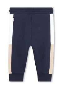 Marineblauwe joggingbroek met witte en lichtbeige zijkanten, elastische tailleband en geribde boorden. Zacht materiaal met een gladde textuur.