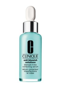 Siero anti-imperfezioni Clinique in una bottiglia di vetro trasparente con un liquido turchese, tappo argentato e contagocce bianco. Testo sulla bottiglia ben visibile.