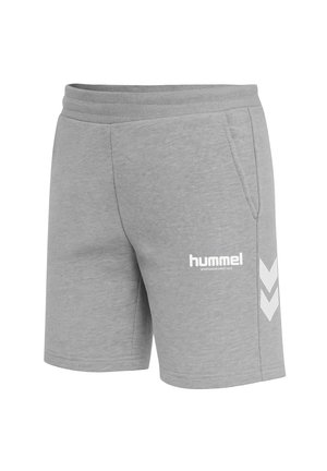 Ljust grå Hummel sportshorts med elastisk midja, sidfickor och vitt logotyp- samt chevronmönster på höger ben.