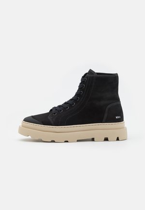 MONRO CYRUS - Nauhalliset nilkkurit - black