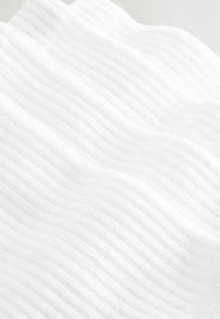 SIGNATURE CUSHIONED 4 PACK - Strømper - white