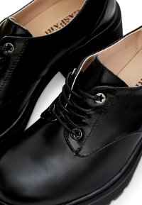 Cesare Gaspari Zapatos con cordones - black