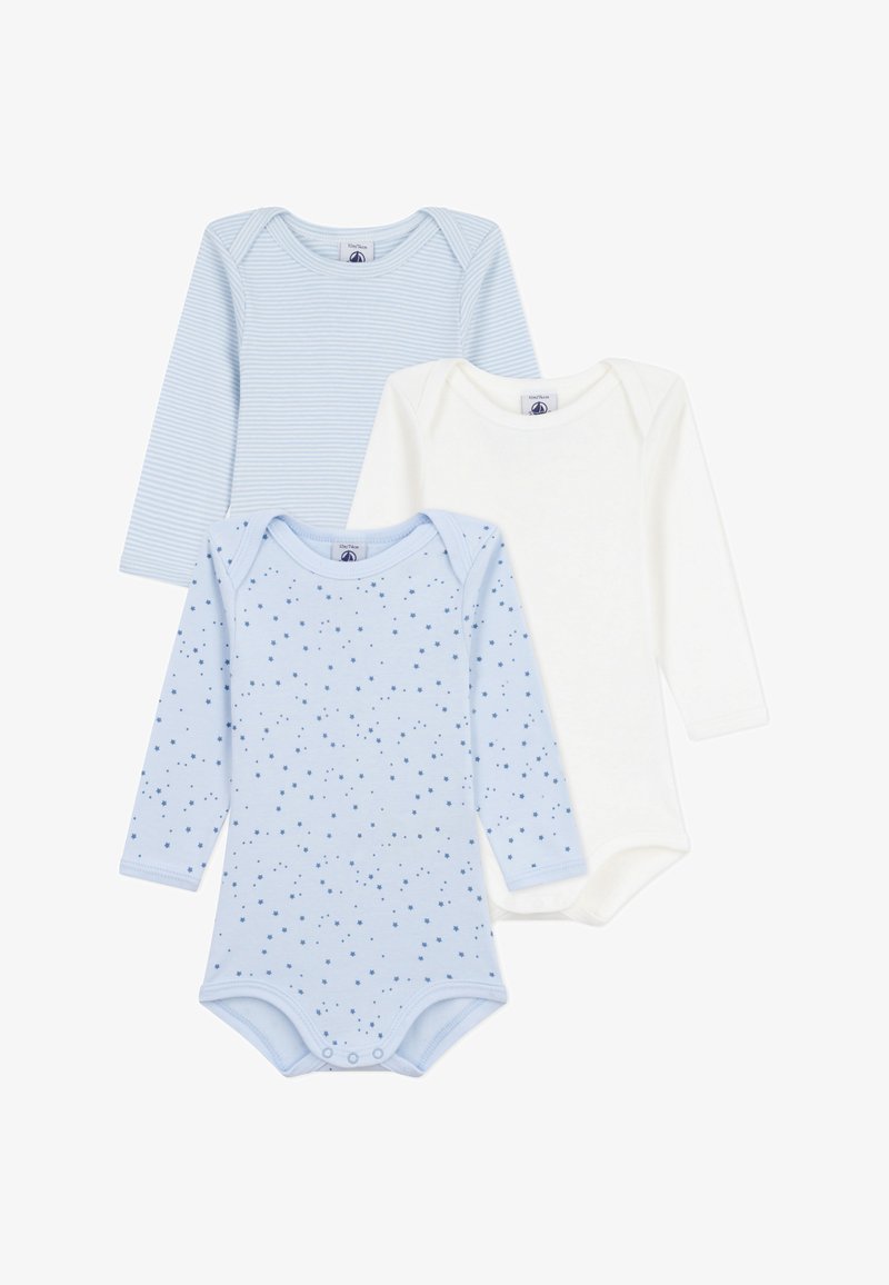 Pacchetto di tre body a maniche lunghe: uno a righe blu chiaro, uno blu chiaro uniforme con motivo a stelle e uno bianco uniforme, tutti in morbido cotone.