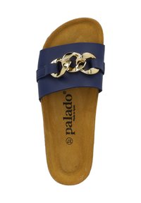Navy slide-sandaal met een gladde synthetische bovenkant, voorzien van een gouden kettingaccent. Getextureerde binnenzool, gemarkeerd met de merknaam, en vervaardigd in Spanje.