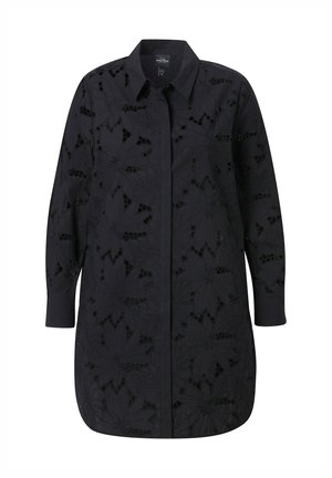 Vestido negro de camisa con patrones florales bordados, mangas largas, cuello y un dobladillo asimétrico, fabricado en una tela texturizada ligera.