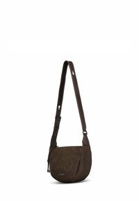 Borsa a tracolla in suede marrone con tracolla regolabile, forma arrotondata, texture liscia e un piccolo dettaglio con zip sul lato. Accenti in metallo argentato.