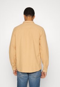 Lyle & Scott Camisa - tan