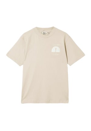 Camiseta beige de manga corta con cuello redondo y pequeño logo blanco "Ellesse 1959 Club di Corsa" en el pecho izquierdo.