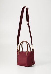 Tommy Hilfiger POPETTE MINI TOTE - Handtas - deep rouge