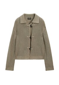 Stickad cardigan i dämpad beige med krage, knappar för stängning och ribbad mudd. Texturerad tyg med ett öppet stickmönster genom hela plagget.