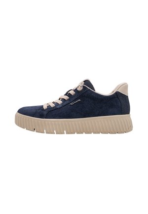 Marineblaue Wildleder-Sneaker mit beiger, dicker, gerippter Sohle und beigen Schnürsenkeln, niedrigem Schnitt und "Tamaris" Logo an der Seite.
