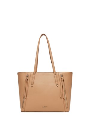 Bolso tote de cuero marrón claro con dos asas largas, dos bolsillos verticales con cremallera en el frente y un pequeño logotipo "JENNY" en el centro inferior.