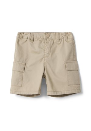 Beige kindercargo shorts met elastische tailleband, knoopsluiting, riemlussen en klepzakken aan elke zijkant.