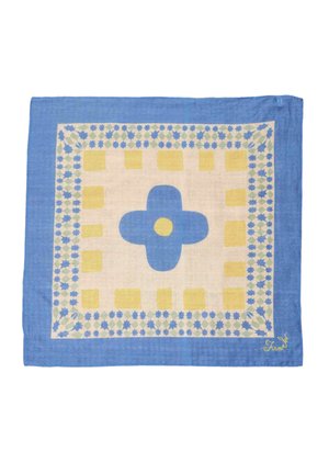 Carré de tissu avec une bordure bleue, fleur bleue centrale au centre jaune, entourée de carrés jaunes et de petits motifs floraux bleus et verts.