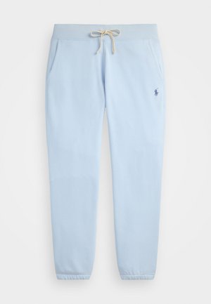 Lyseblå joggebukser laget av myk stoff, med elastisk midjebånd med snor, sidelommer og ribbestrikkede mansjetter.