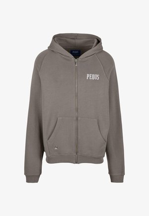 Pelēks, ar rāvējslēdzēju aizdaram, sporta krekls no kokvilnas maisījuma, ar priekšējo kabatu, ribotiem piedurkņu galiem un mazu logo "PEQUS" kreisajā krūšu daļā.